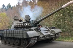 Nakládka tanků T-55 pro zahraničního zákazníka