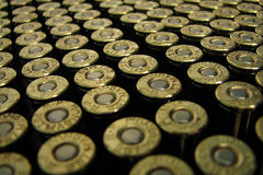 Náboje 9 mm Luger v časopise Zbraně a náboje